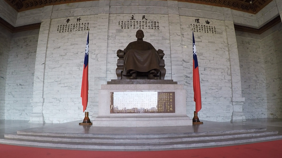 chiang-kai-shek-memorial-statue