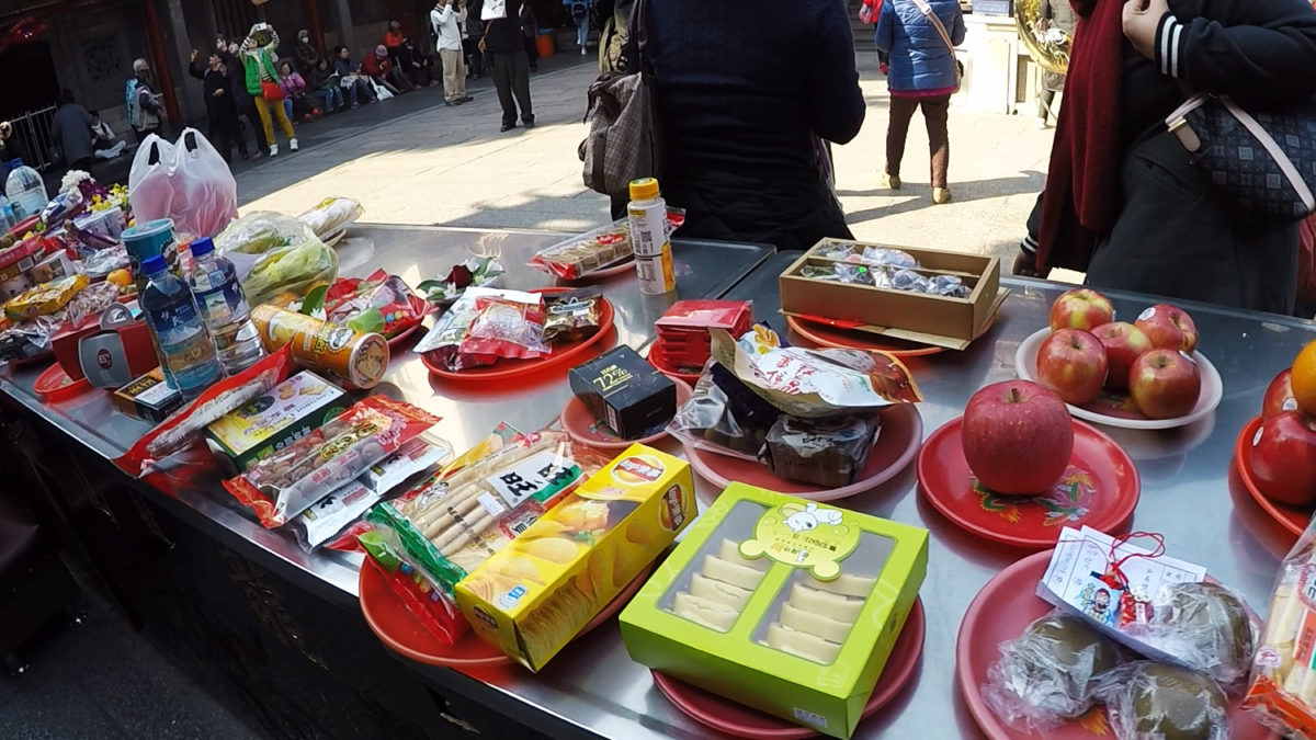 taiwan longshan temple food offerings to gods