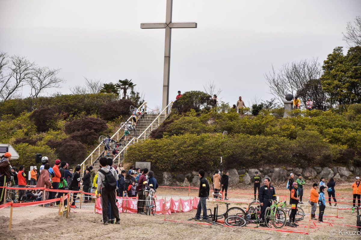 Tokai CX Aichi Bokujo stairs