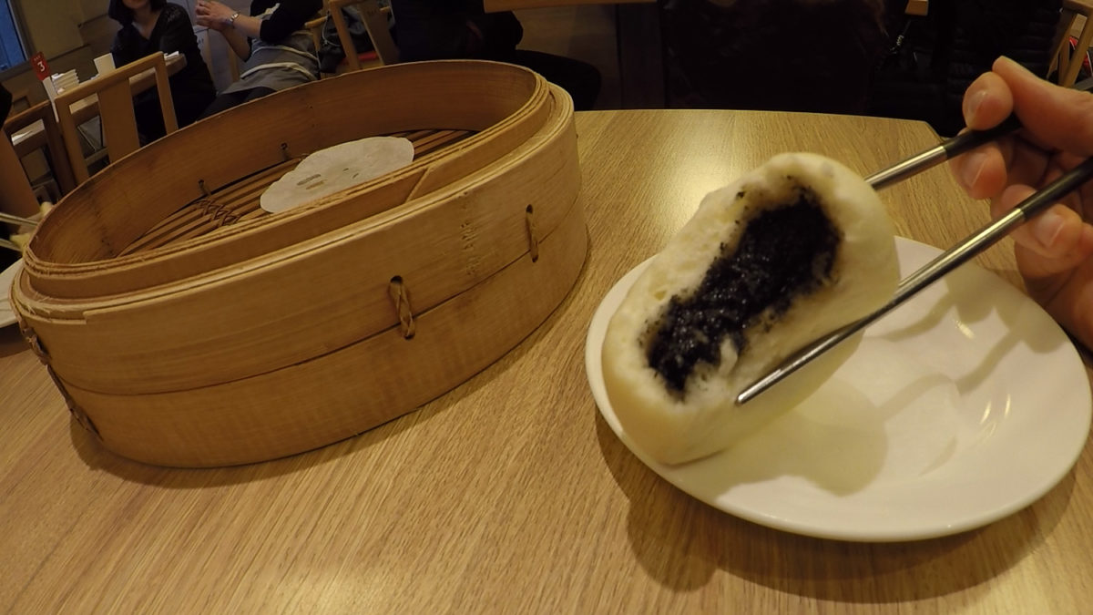 din-tai-fung-black-sesame-bun