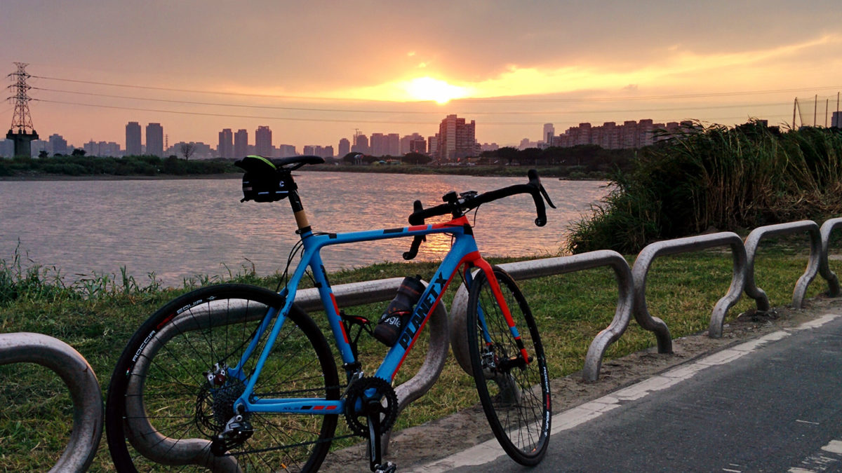 cycling taiwan taipei river path sunset