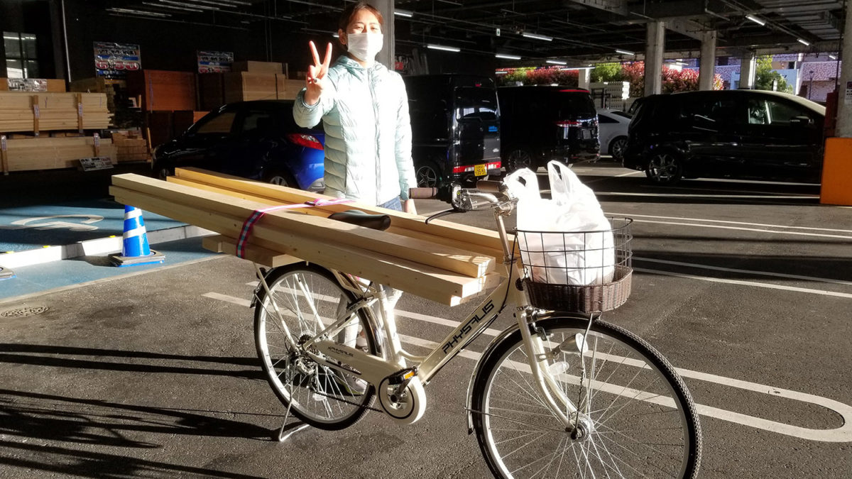 Thuong wood shopping with mama chari bike
