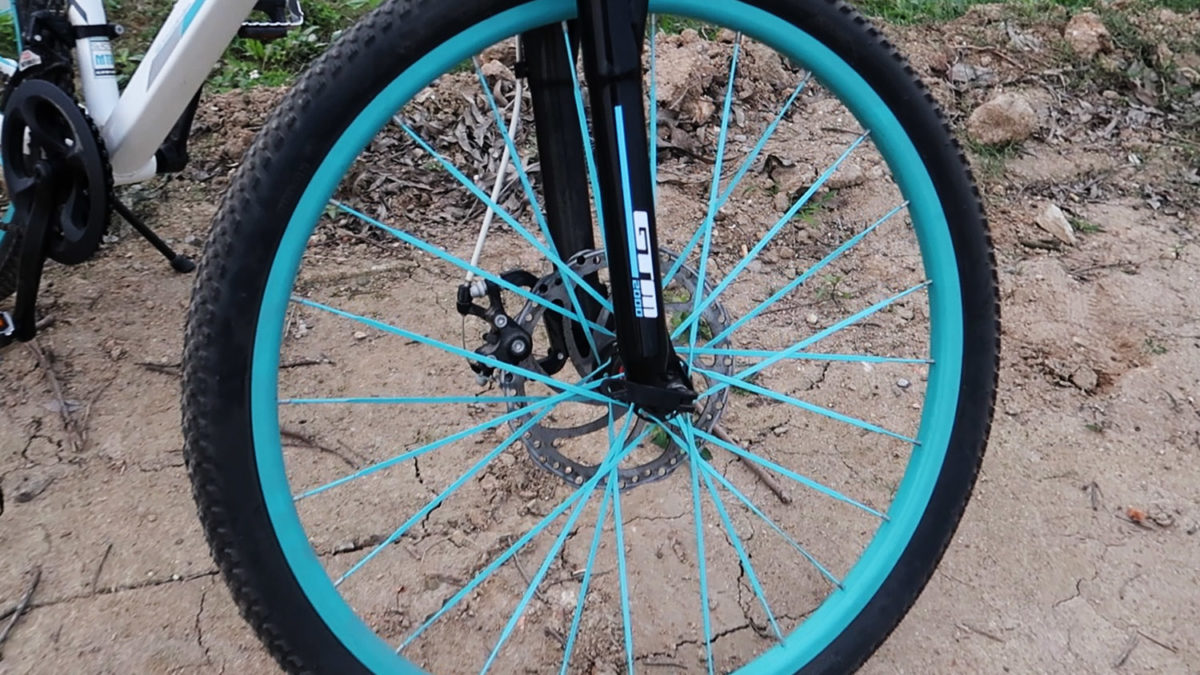blue aero spoke wheel
