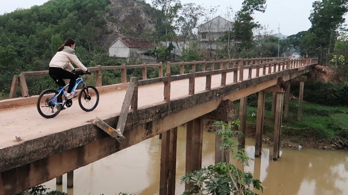 cycling vietnam countryside bridge thuong
