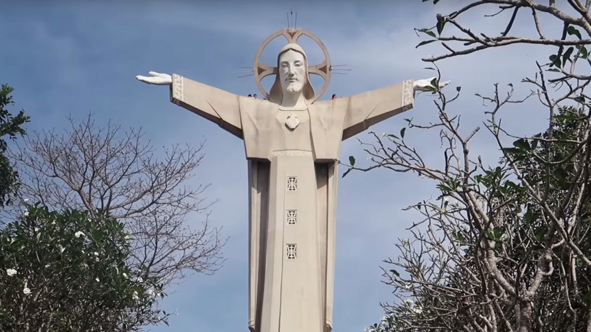 giant jesus statue vung tau vietnam