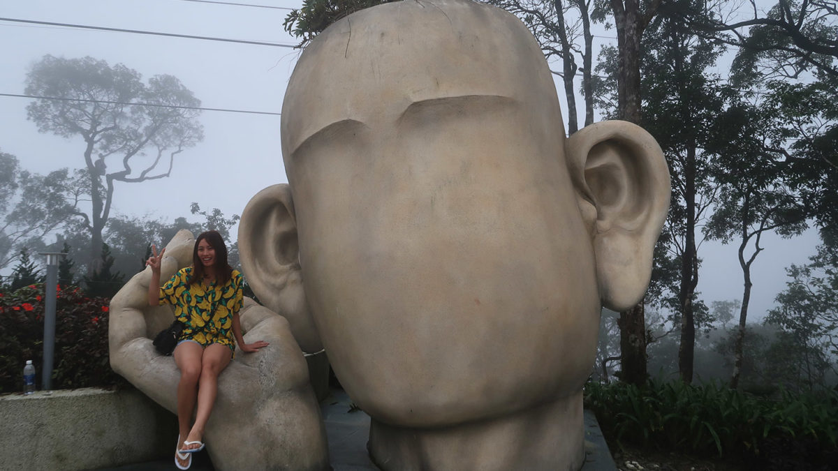 head statue with thuong