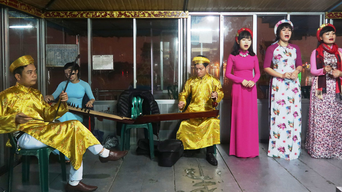 hoi an boat classical vietnamese music performance