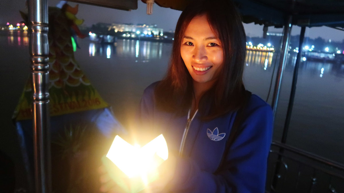 hue river water lantern night lights