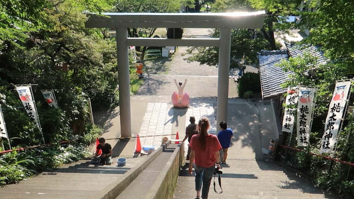 giant naked momotaro statue japan 桃太郎神社 stairs